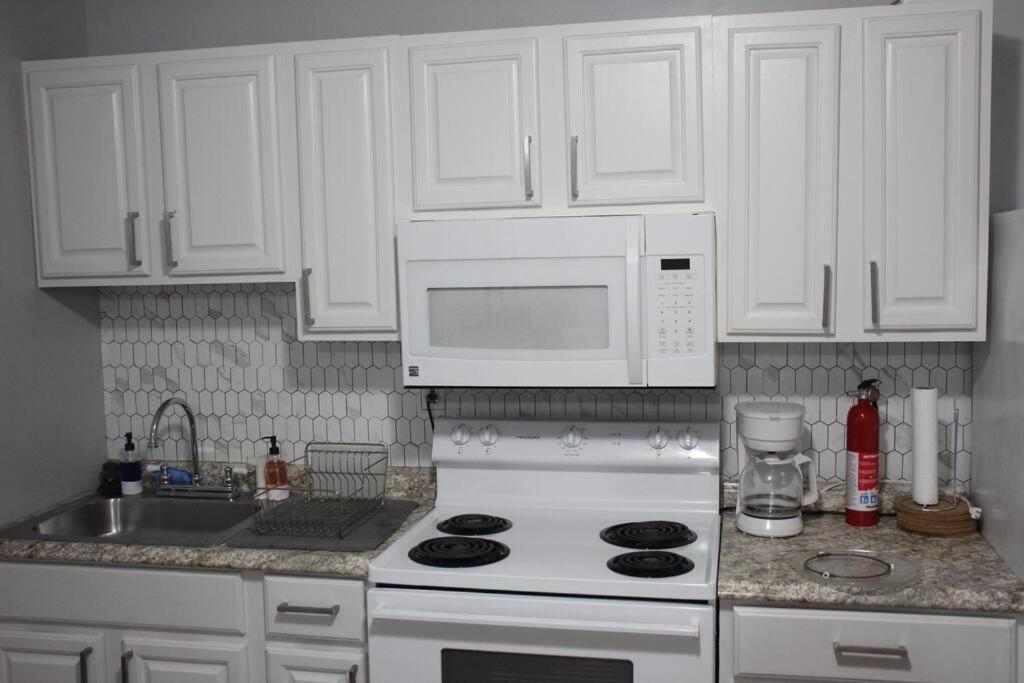 Entire 2-Bed Private Apt - Ewr/Nyc/Outlet Mall Newark Exterior photo